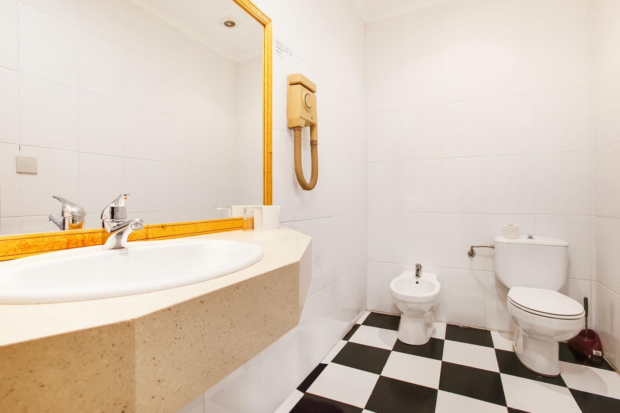 Oyo Hotel Parque Empresarial Avilés Eksteriør bilde